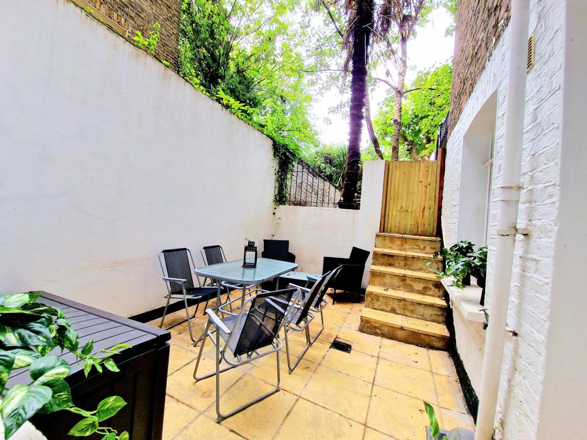 Spacious & Cosy 2 Bedroom Home Plus 2 Sofa-Beds With Private Entrance And Back Patio, 3 Min Walk To Earl'S Court Station Londres Exterior foto
