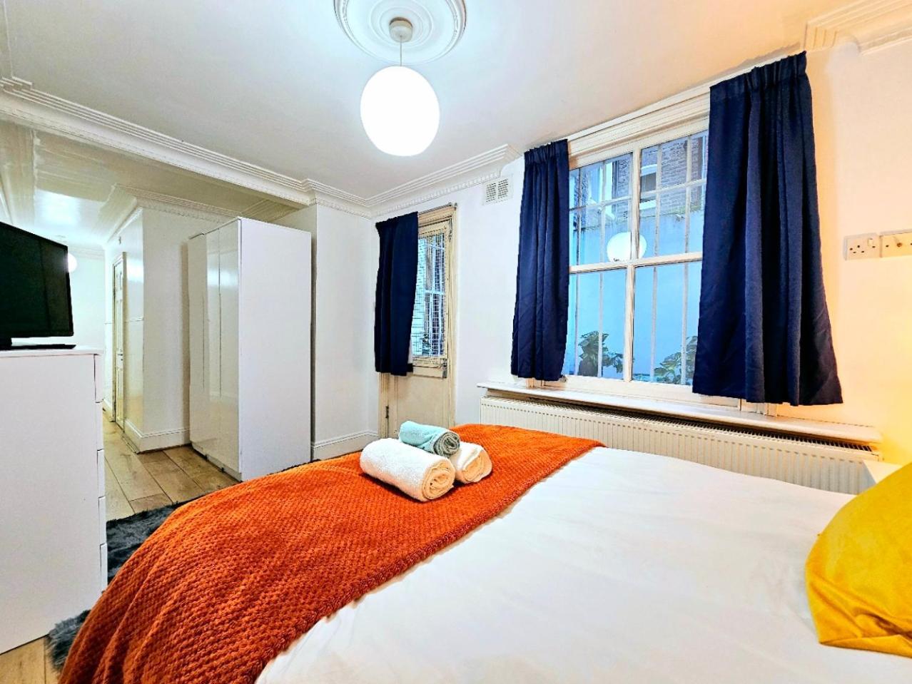 Spacious & Cosy 2 Bedroom Home Plus 2 Sofa-Beds With Private Entrance And Back Patio, 3 Min Walk To Earl'S Court Station Londres Exterior foto