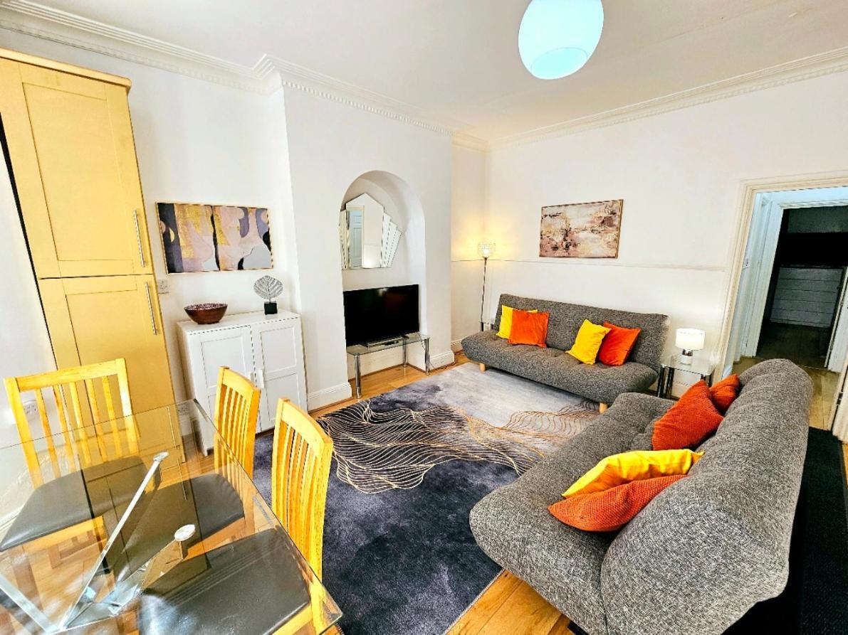 Spacious & Cosy 2 Bedroom Home Plus 2 Sofa-Beds With Private Entrance And Back Patio, 3 Min Walk To Earl'S Court Station Londres Exterior foto