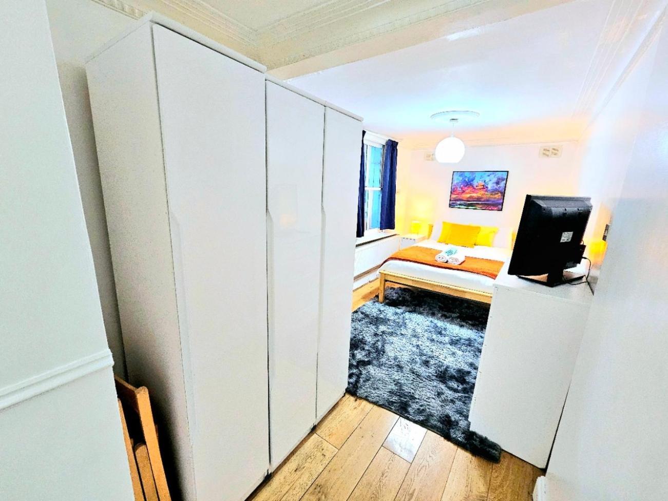 Spacious & Cosy 2 Bedroom Home Plus 2 Sofa-Beds With Private Entrance And Back Patio, 3 Min Walk To Earl'S Court Station Londres Exterior foto