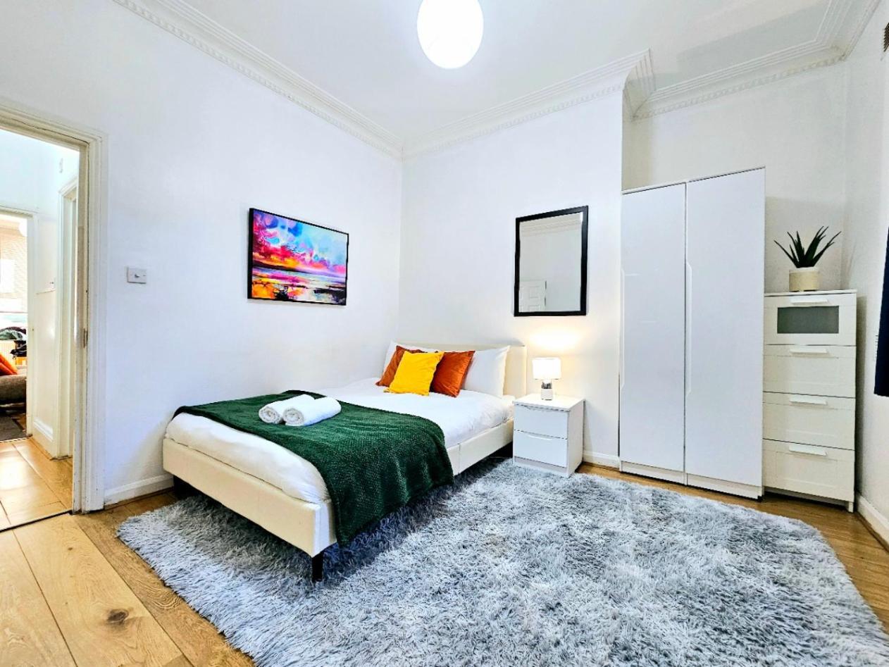 Spacious & Cosy 2 Bedroom Home Plus 2 Sofa-Beds With Private Entrance And Back Patio, 3 Min Walk To Earl'S Court Station Londres Exterior foto